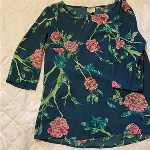 Floral blouse size 4 EUC